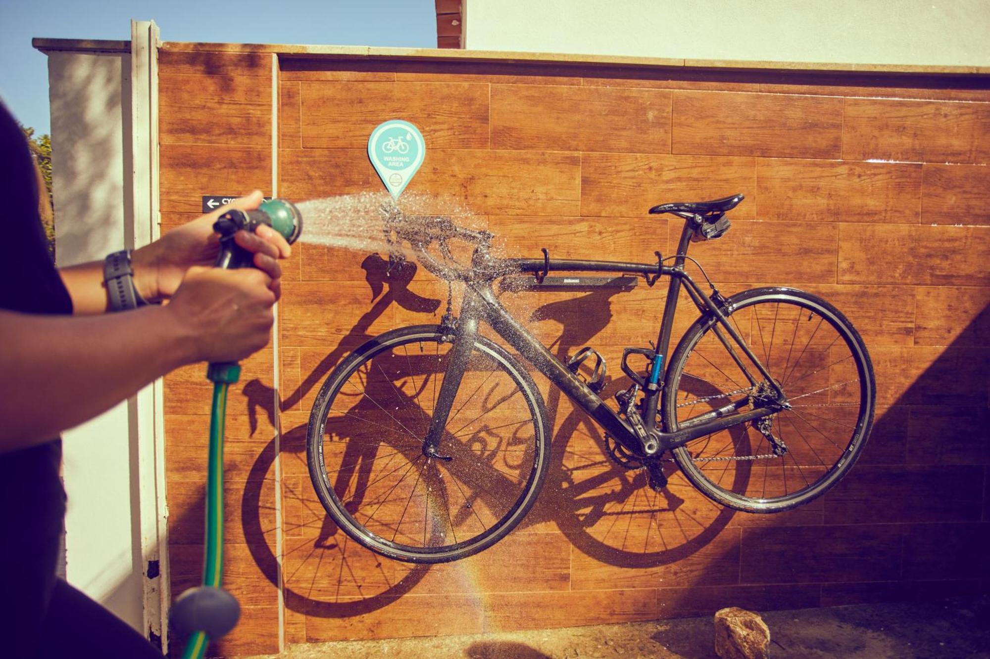 Hotel Joan Miro Museum Palma Kültér fotó Bicycle washing station