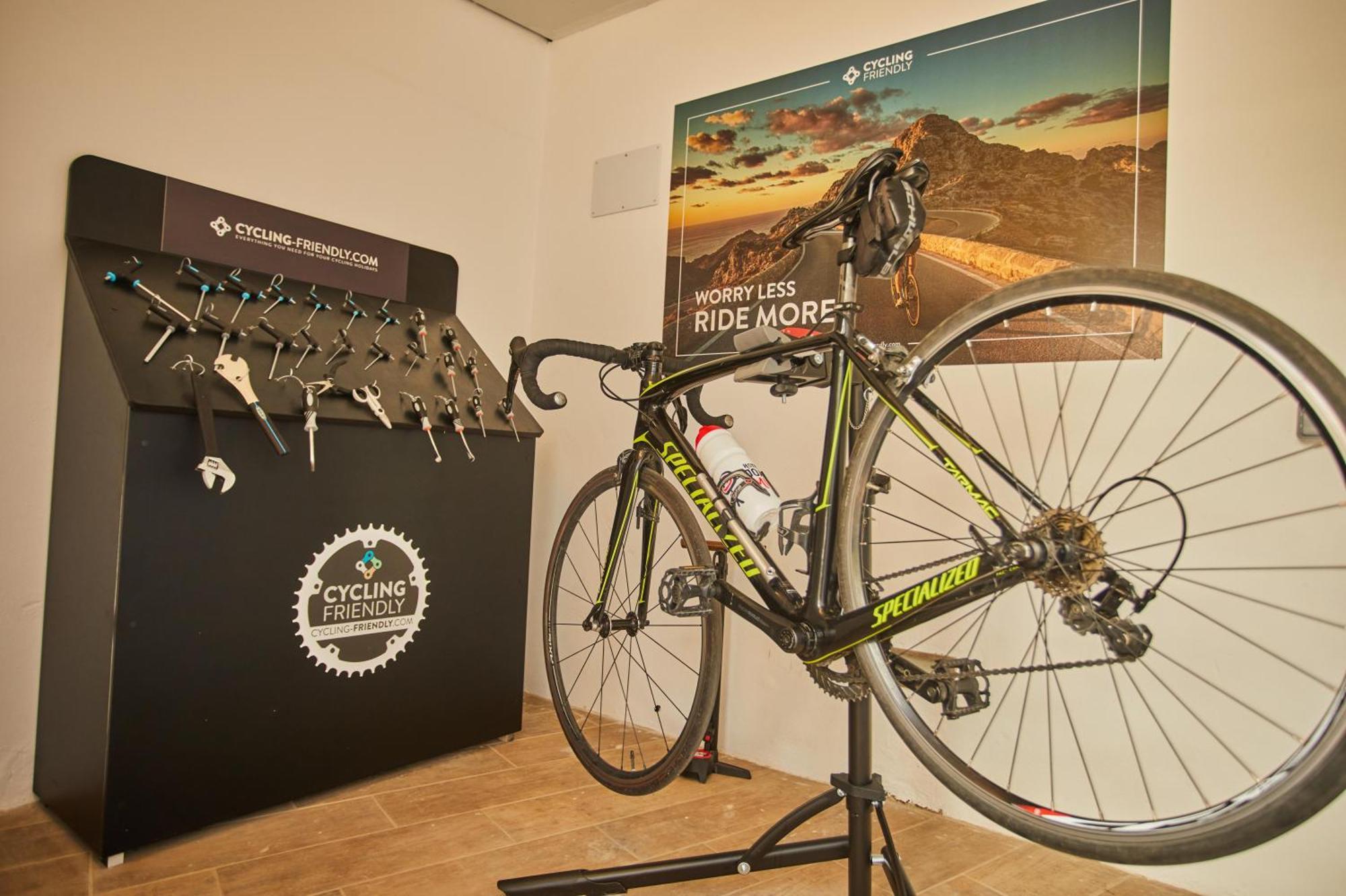 Hotel Joan Miro Museum Palma Kültér fotó Bicycle