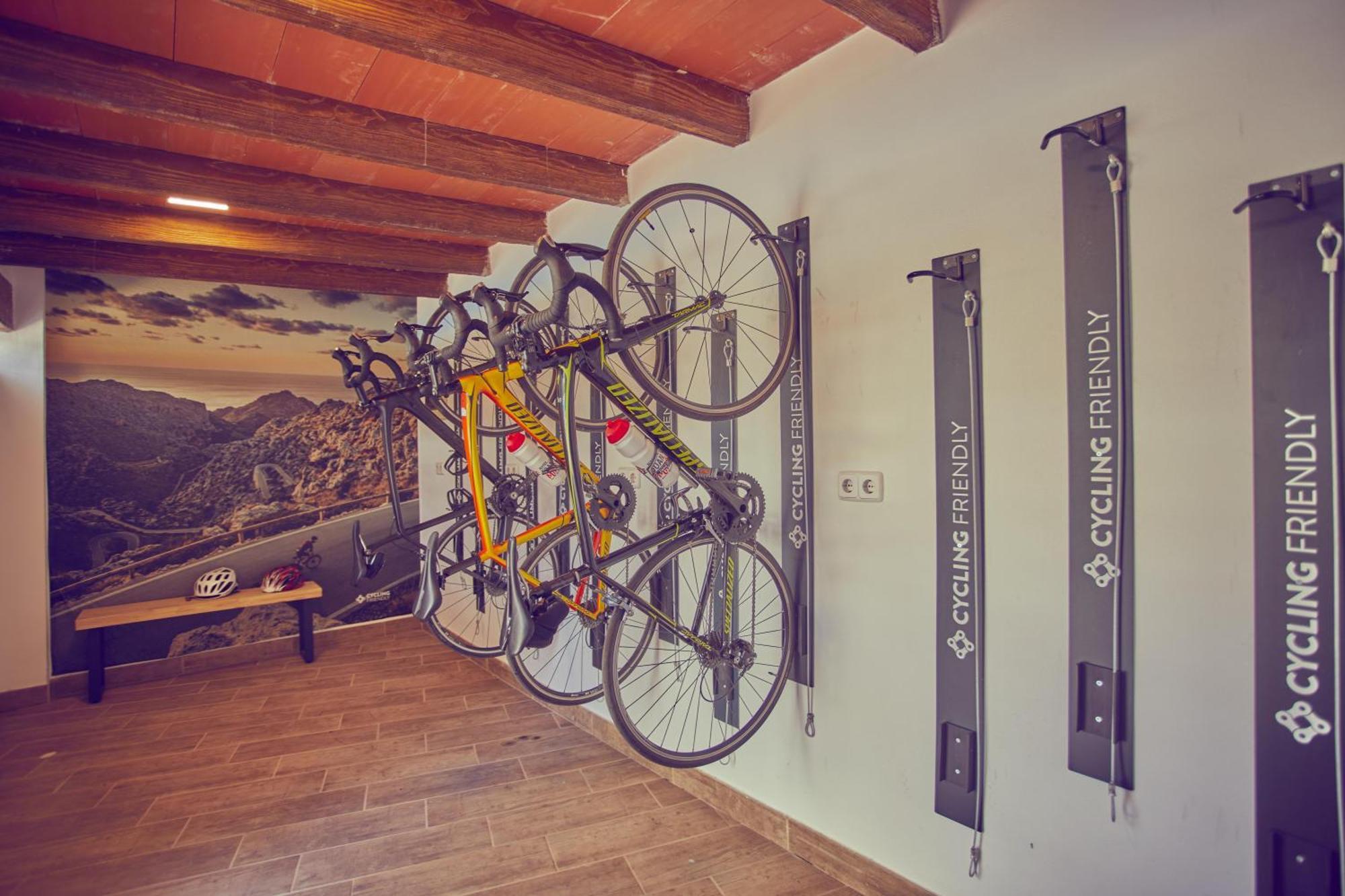 Hotel Joan Miro Museum Palma Kültér fotó Bicycle friendly