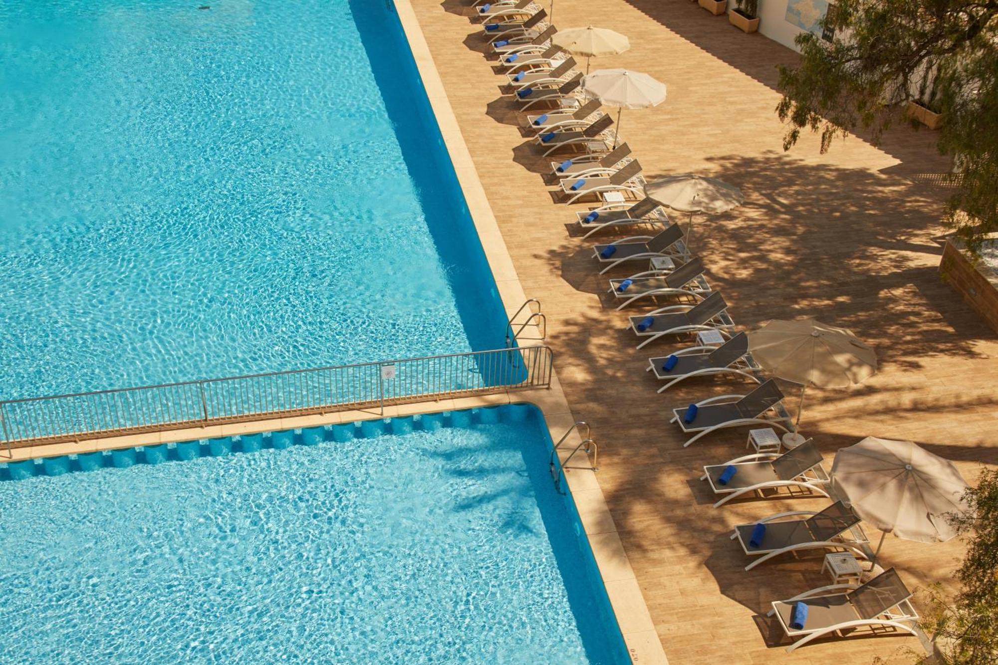 Hotel Joan Miro Museum Palma Kültér fotó Swimming pool